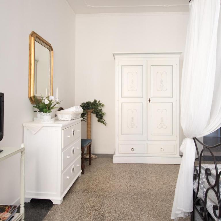 Biennale Apartments Venice - Three-Bedroom Apartment - 8