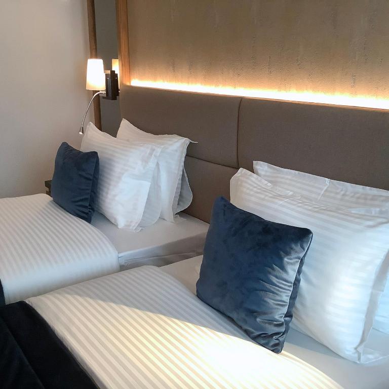 Central Point Hotel Beograd - Standardna Dvokrevetna Soba sa Zasebnim Krevetima - 2