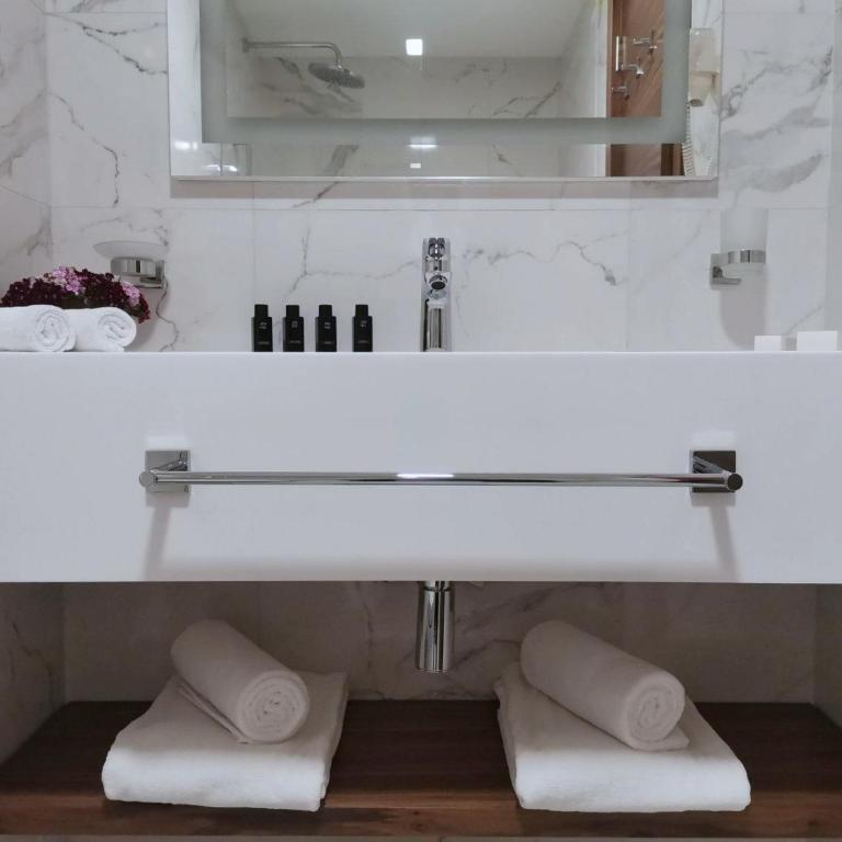 Central Point Hotel Beograd - Standardna Dvokrevetna Soba sa Bračnim Krevetom - 6