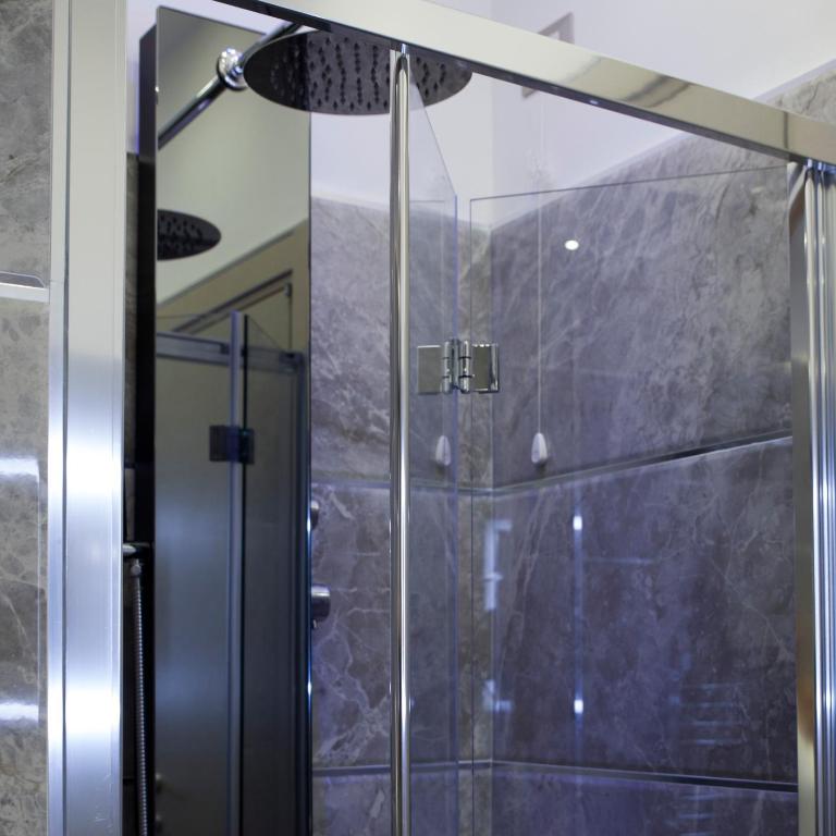 Royal Rooms Luxury Suite - Camera Matrimoniale Deluxe con Balcone - 17