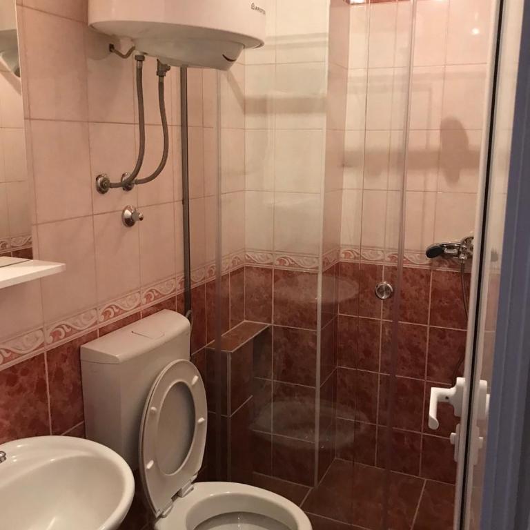Guesthouse MB Knezevic - Klasična Trokrevetna Soba - 6