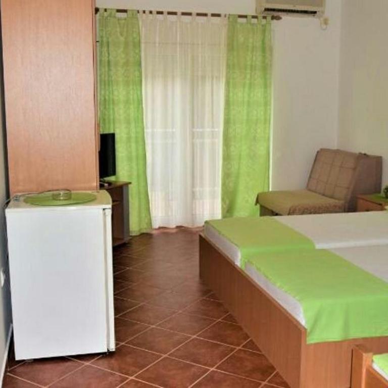 Guesthouse MB Knezevic - Klasična Trokrevetna Soba - 4