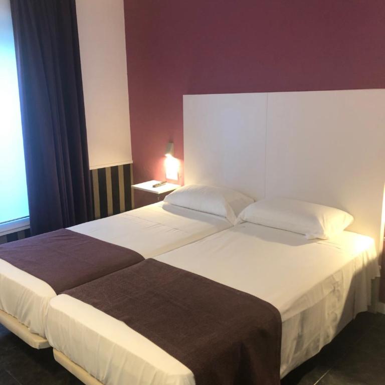 Colors - Double or Twin Room with Private Bathroom - 3