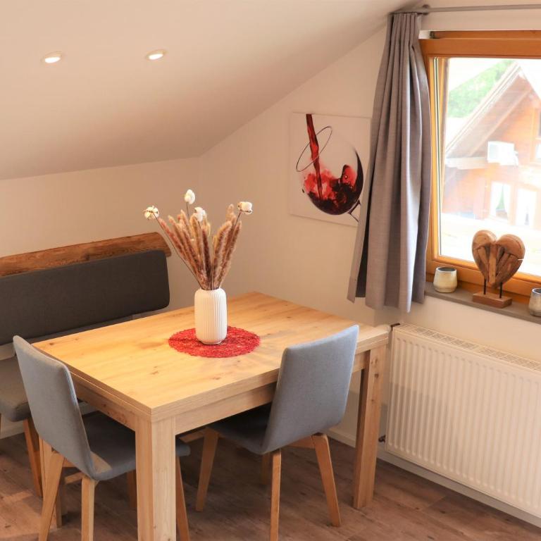 Wohnung #6 mit Balkon in ruhiger aber zentrale Lage - Stadtbus vor der Tür! - Apartamento de 1 dormitorio - 2