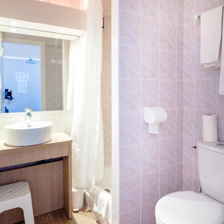Hotel Des Tilleuls - Chambre Double avec Douche et Toilettes - 2