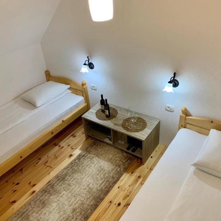 B&B Izvor - Trokrevetna Soba sa Sopstvenim Kupatilom - 4