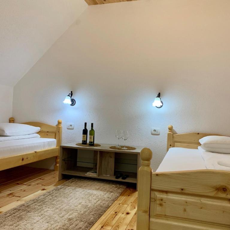 B&B Izvor - Trokrevetna Soba sa Sopstvenim Kupatilom - 5