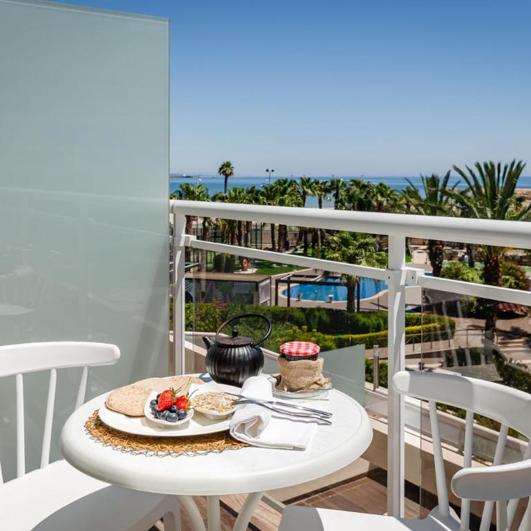 Gran Palas Hotel - Spa incluido - Family Room with Garden View (3 Adults + 1 child) - 6