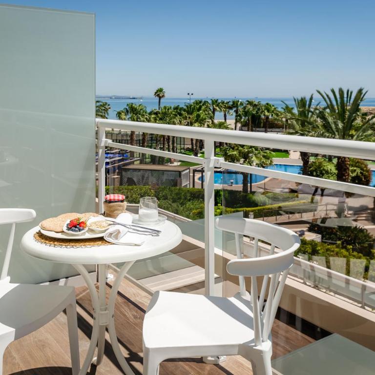Gran Palas Hotel - Spa incluido - Family Room with Sea View (2 Adults + 1 Child) - 2