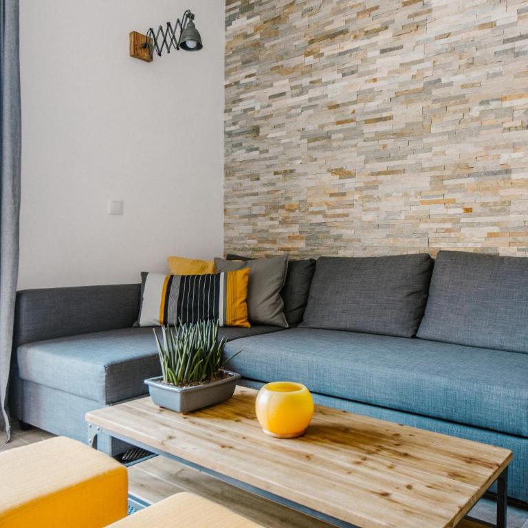 AD32 Apartamento Luminoso a los pies del Puente de Triana - Three-Bedroom Apartment - 4