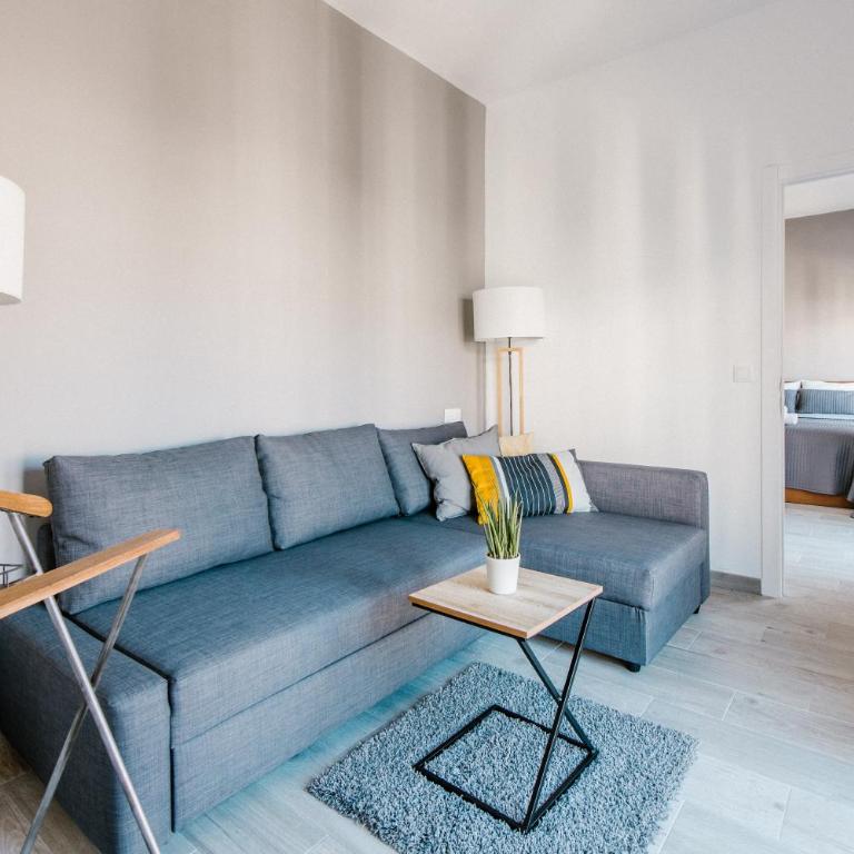 AD32 Apartamento Luminoso a los pies del Puente de Triana - Three-Bedroom Apartment - 46