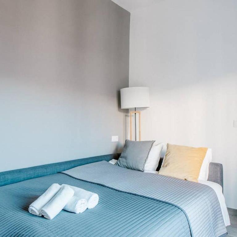AD32 Apartamento Luminoso a los pies del Puente de Triana - Three-Bedroom Apartment - 47