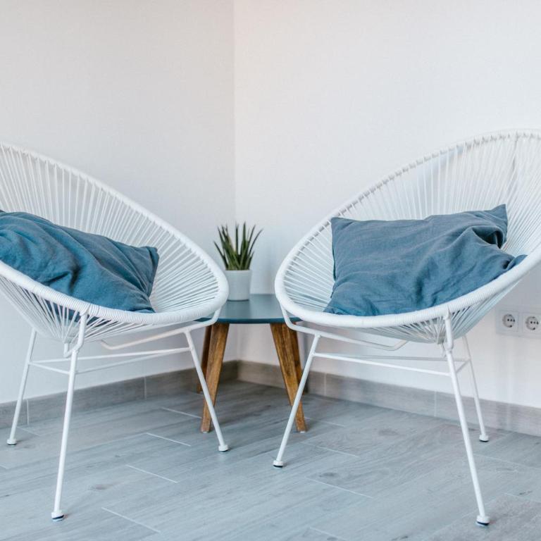 AD32 Apartamento Luminoso a los pies del Puente de Triana - Three-Bedroom Apartment - 48