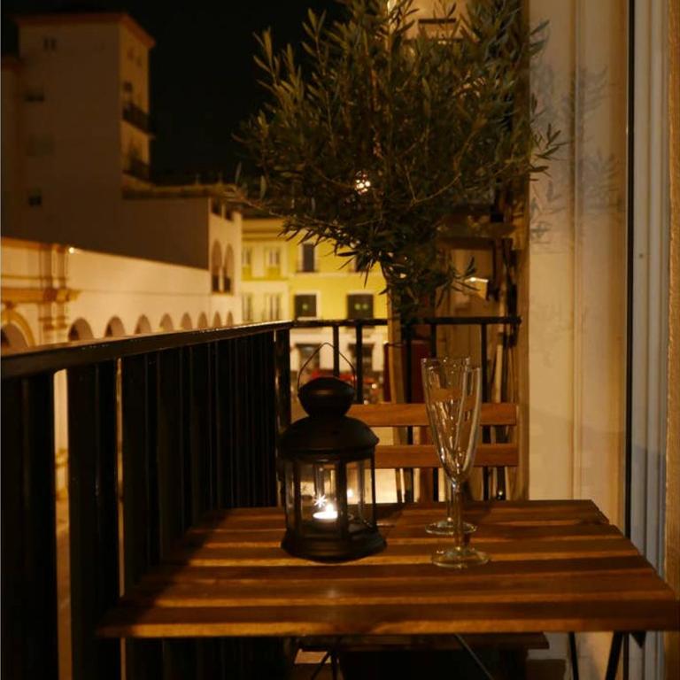 AD32 Apartamento Luminoso a los pies del Puente de Triana - Three-Bedroom Apartment - 56