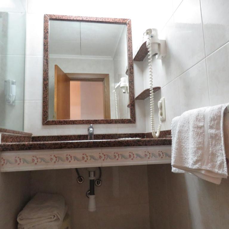 Hotel Santa Anna - Family Room (2 Adults + 2 Children) - 7