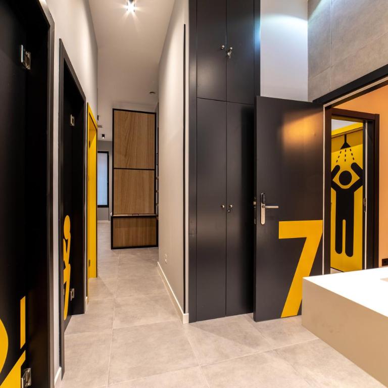 Petit Hostel La Latina - Bed in 12-Bed Mixed Dormitory Room - 6