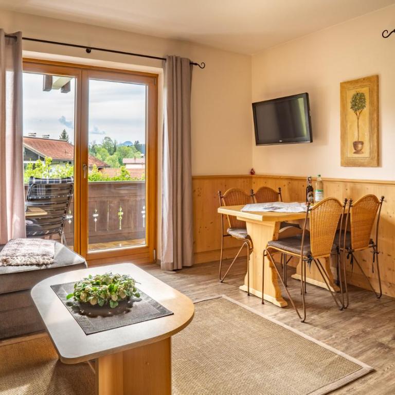 Gästehäuser Schwemmbauer - Apartment mit 1 Schlafzimmer und Balkon - 1