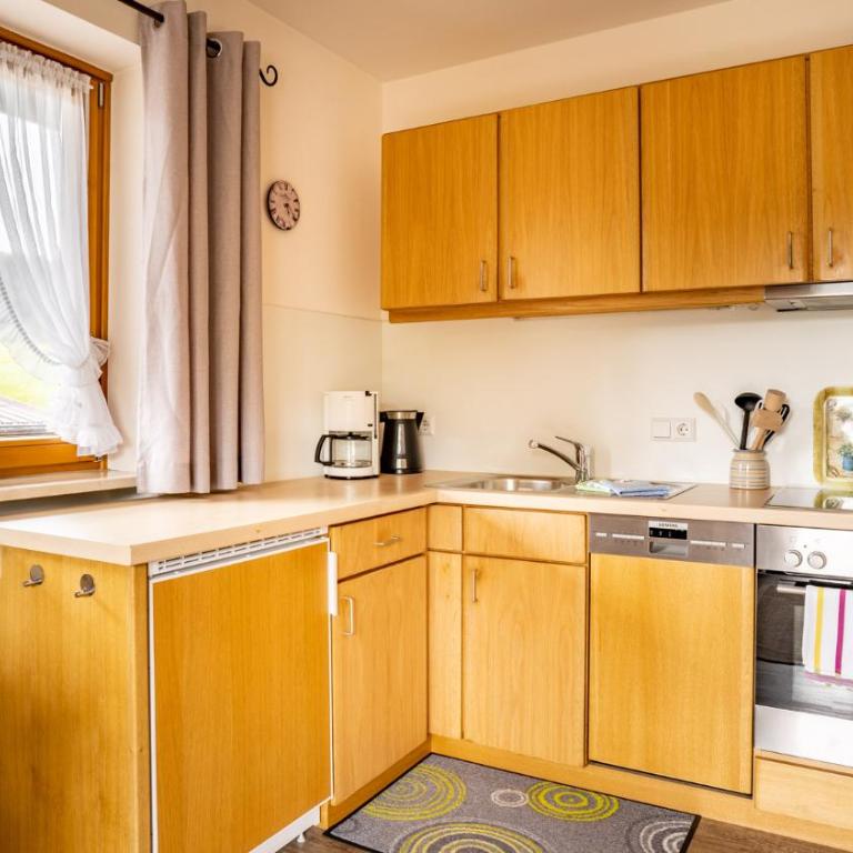 Gästehäuser Schwemmbauer - Apartment mit 1 Schlafzimmer und Balkon - 2