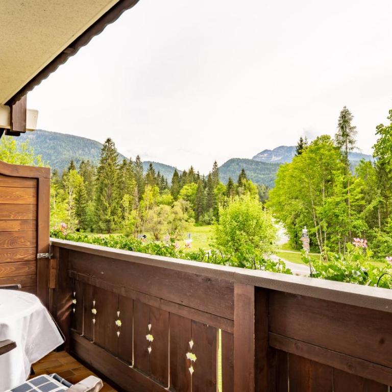 Gästehäuser Schwemmbauer - Apartment mit 1 Schlafzimmer und Balkon - 10