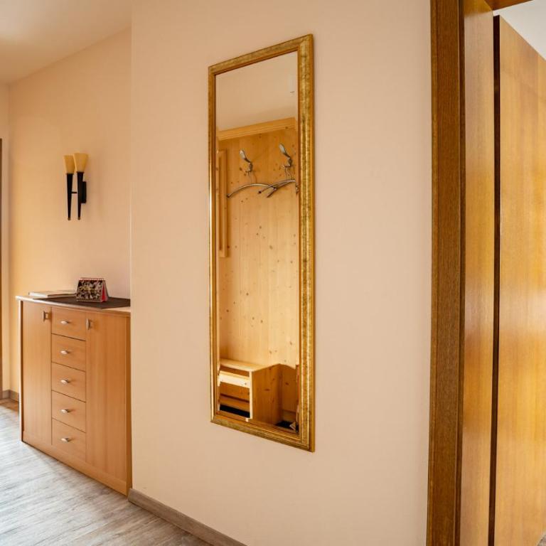 Gästehäuser Schwemmbauer - Apartment mit 1 Schlafzimmer und Balkon - 5