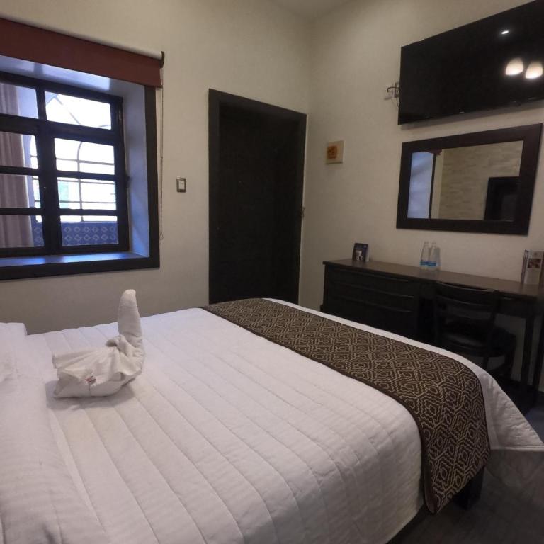 Hotel San Diego - Standard Room Interior - 10