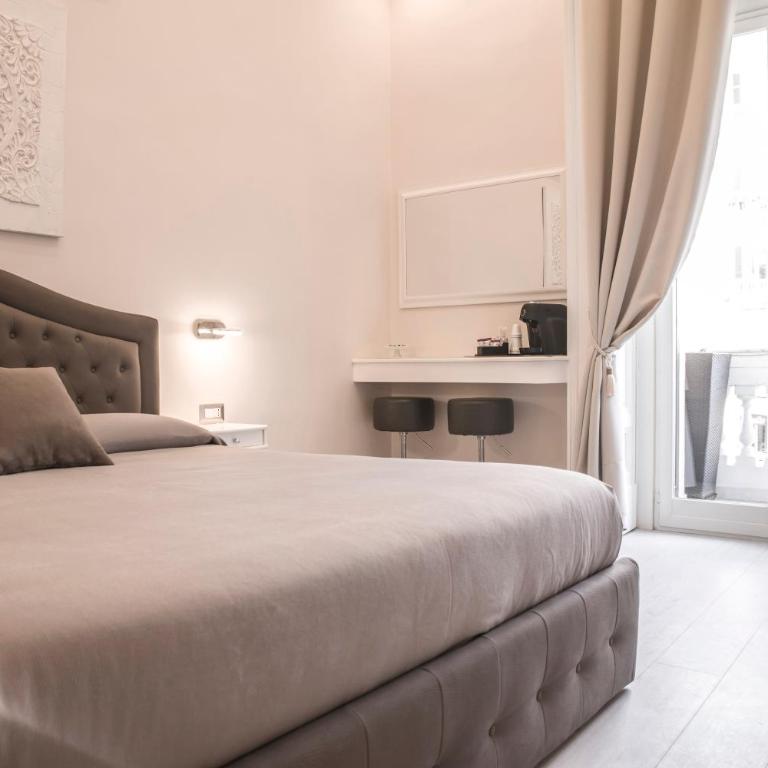 Royal Rooms Luxury Suite - Camera Matrimoniale Deluxe con Balcone - 4