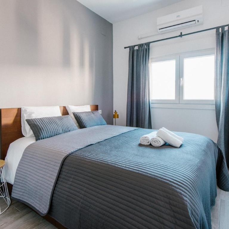 AD32 Apartamento Luminoso a los pies del Puente de Triana - Three-Bedroom Apartment - 5