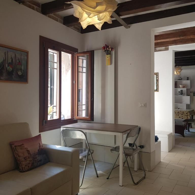 gondola show - One-Bedroom Apartment - 18