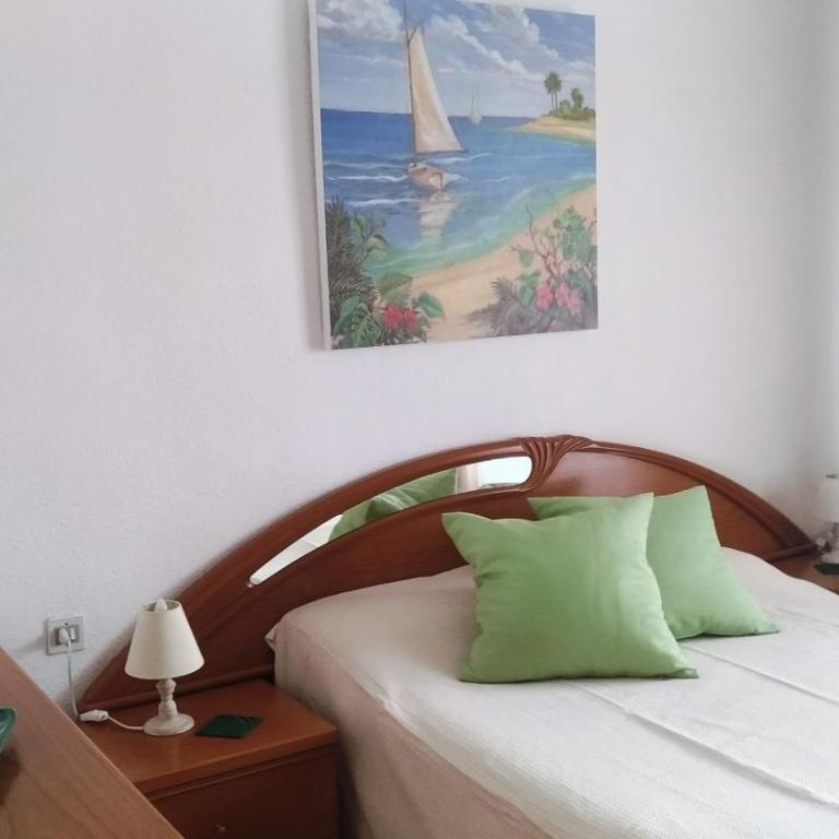 Casa de Maria - Three-Bedroom Apartment with Balcony - 12