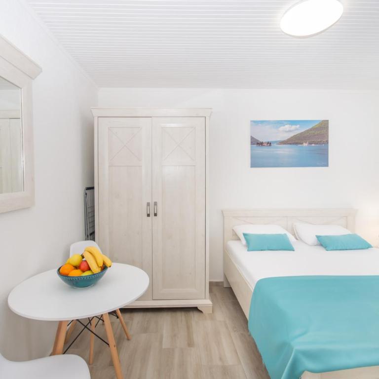 Seafront apartment - One-Bedroom Apartment - 6