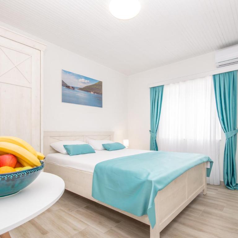 Seafront apartment - One-Bedroom Apartment - 2