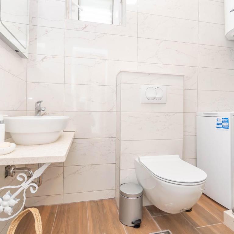 Seafront apartment - One-Bedroom Apartment - 7