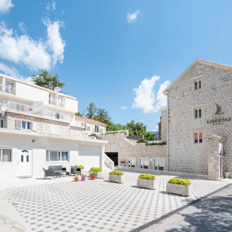 Seafront apartment - One-Bedroom Apartment - 11