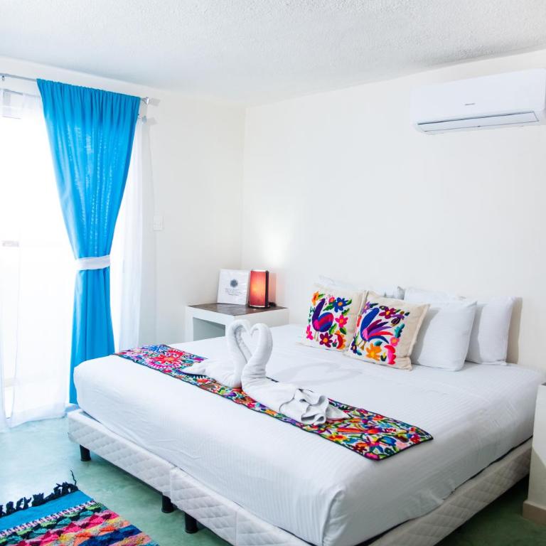 Hidalgo Boutique Rooms - King Room with Balcony - 22