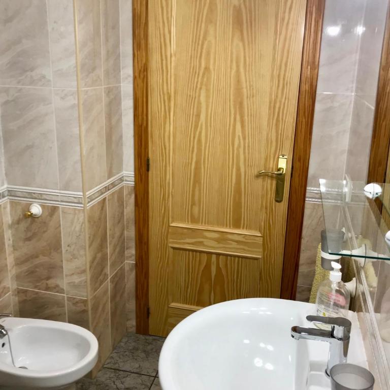 Apartamento en Plaza Triangular y muy cerca de la playa - Three-Bedroom Apartment - 18