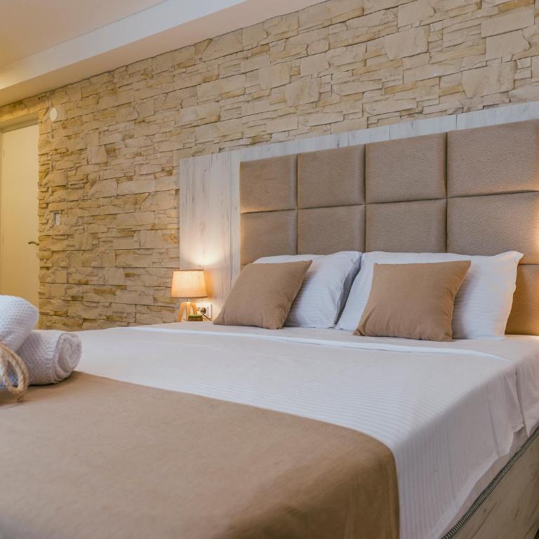Square Point Apartments - One-Bedroom Apartment - 20