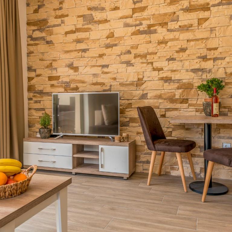 Square Point Apartments - Apartment with Balcony - 39