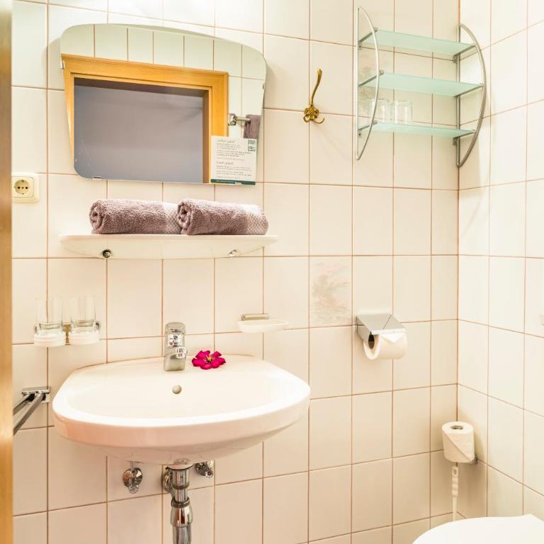 Bio Bauernhof Schweizerhof - Doppelzimmer mit Balkon - 3