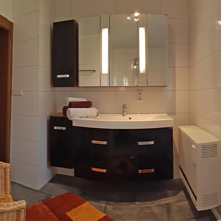 Haus Alex - Apartment mit 2 Schlafzimmern und Balkon - 8
