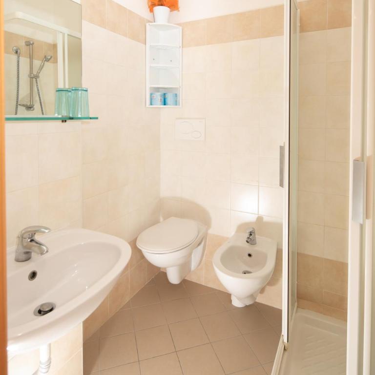 Hotel Lem - Doppel- oder Zweibettzimmer - 3