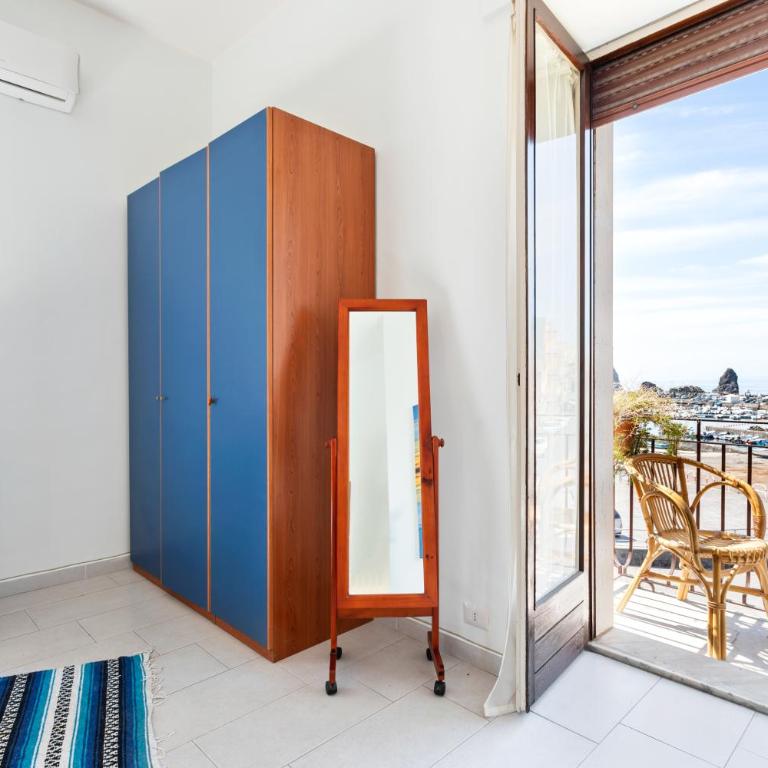 GuestHost - La Finestra dei Ciclopi Seaview Flat - Appartamentino su 2 Livelli - 9