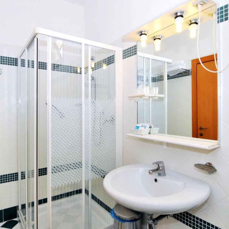 Hotel Splendid - Camera Familiare Superior - 1