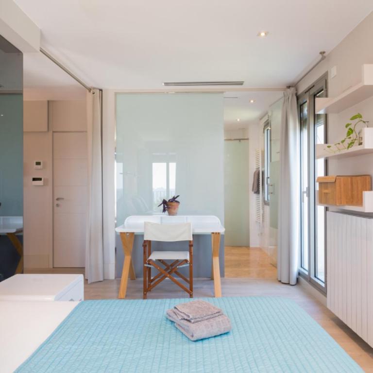 Kronos on the Beach Attic Suite - One-Bedroom Apartment - 2
