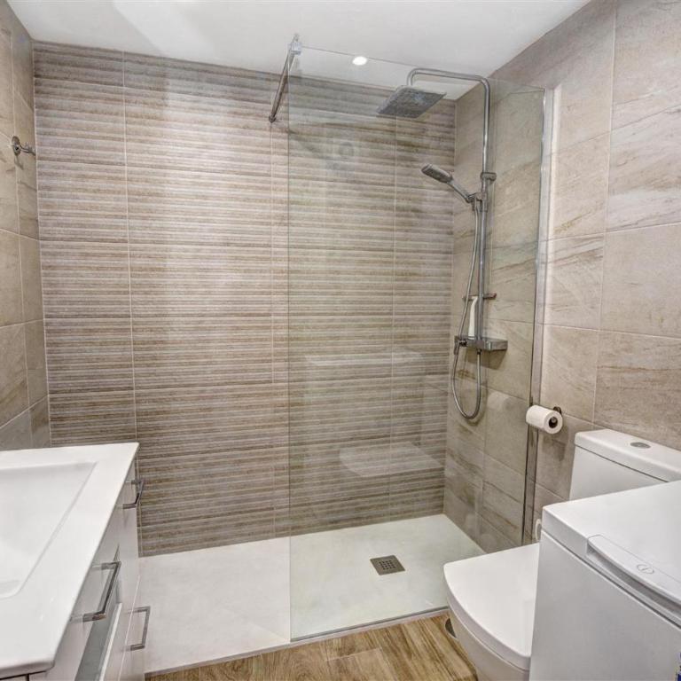 Benal Beach, Luxury Sea & Mountain View Beachside 1 Bedroom Apartment - Apartment with Sea View - 7