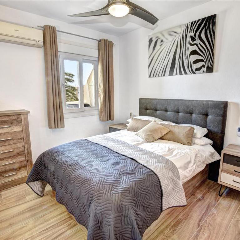 Benal Beach, Luxury Sea & Mountain View Beachside 1 Bedroom Apartment - Apartment with Sea View - 6
