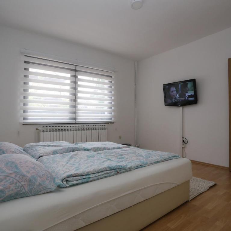 Apartmani Pejton Ilidza - Apartment with Balcony - 10