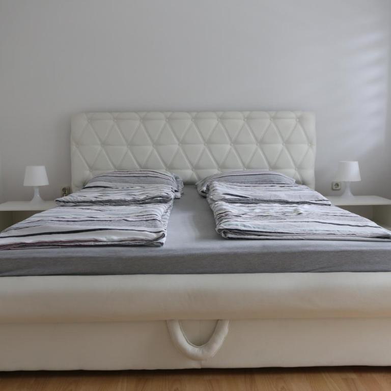 Apartmani Pejton Ilidza - Three-Bedroom Apartment - 6
