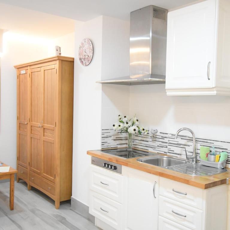 Jara Apartments ! - Apartment with Shower - 3