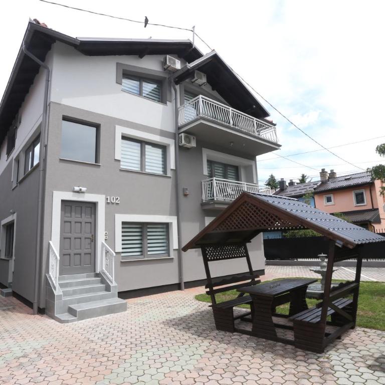 Apartmani Pejton Ilidza - Three-Bedroom Apartment - 32