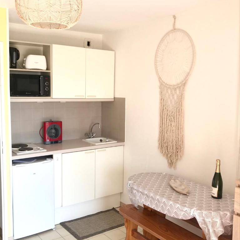 Les Capitelles Bord de plage avec grande piscine - Vue montagne - Balcon - Clim - One-Bedroom Apartment - 7
